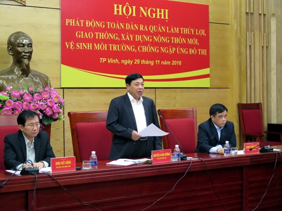 Nghệ An ra quân làm sạch môi trường ảnh 1